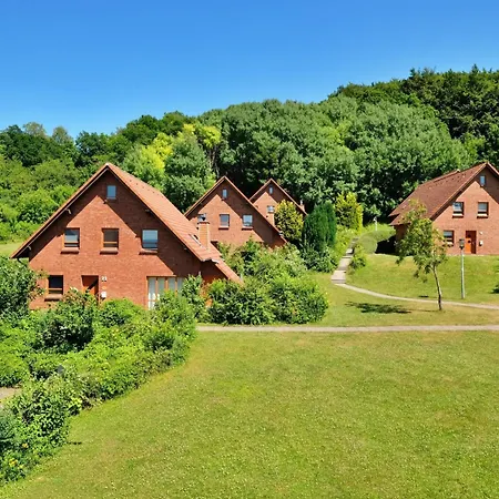 Haus 9 Ferienpark, Wlan, Kostenfreier Parkplatz, Grillen Auf Der Terrasse Schoene Familienzeit! Nyaraló Nieheim